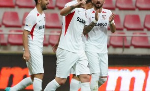 Gaziantep a învins, în inferioritate numerică, Genclerbirligi, scor 2-1, în campionatul Turciei. Toşca şi Maxim, titulari