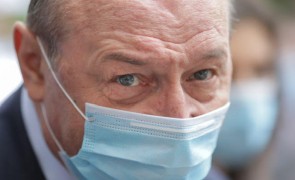 Traian Băsescu recunoaște că suntem cobai și abia acum se testează vaccinurile