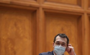 TUPEU! Vlad Voiculescu îi umilește pe profesori și copii, dar îl atacă și pe Sorin Cîmpeanu