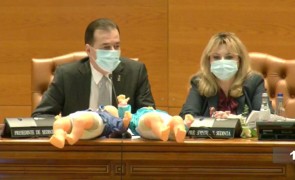 VIDEO! Scandal în Parlament! Cîțu: „Eliberăm bugetul de furtul PSD-ist”. Ciolacu: „Chiar nu îți e rușine?”