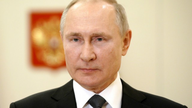 Putin denunţă criticile europene privind vaccinul rusesc anti-COVID şi anunţă că se va vaccina marţi