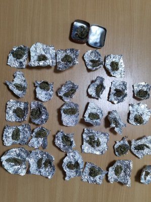 Tânăr cu DROGURI asupra sa, SOMAT de JANDARMI, în zona CIREȘICA