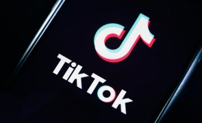 Facebook vrea să îngroape TikTok: S-a lansat aplicaţia care le face concurenţă chinezilor