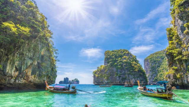 Thailanda intenționează să primească turiști vaccinați fără restricții. Planul autorităților