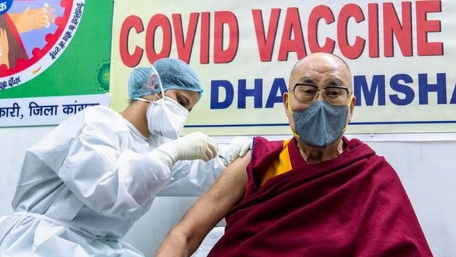 Coronavirus: Dalai Lama a primit prima doză de vaccin împotriva COVID-19