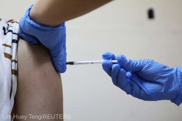 Coronavirus: Poliţiştii din Malaezia, somaţi să se vaccineze sau să plece