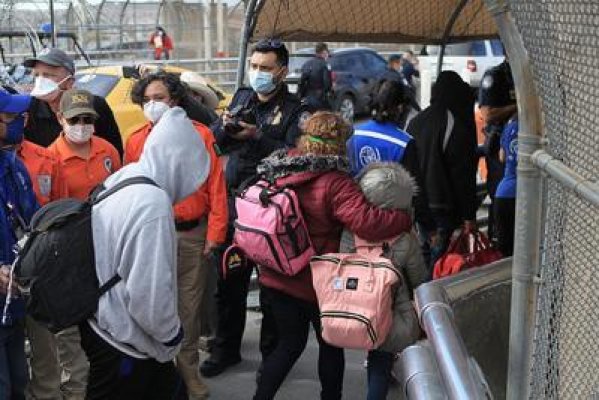 SUA: Guvernul evaluzează o bază militară din Virginia pentru a caza copii migranţi