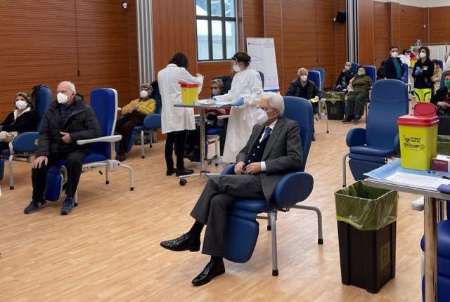 Preşedintele Italiei s-a vaccinat împotriva COVID-19 fără să sară rândul, spre deosebire de alţi politicieni