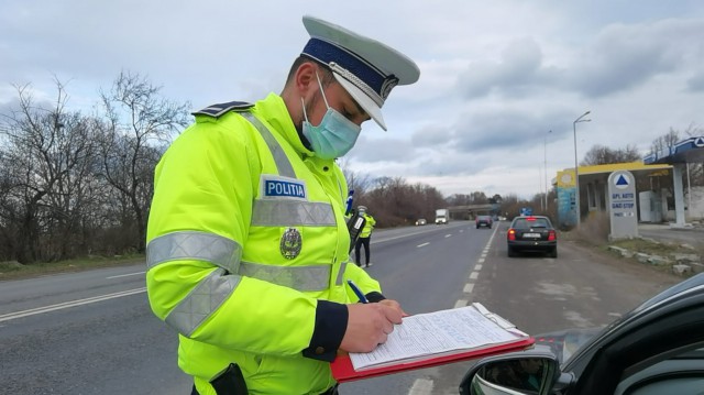 Zeci de şoferi din Constanţa, amendaţi şi lăsaţi fără permis