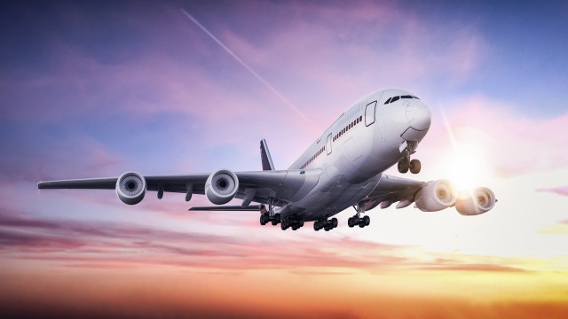 INS: Transportul aerian de pasageri a scăzut cu 69% în 2020