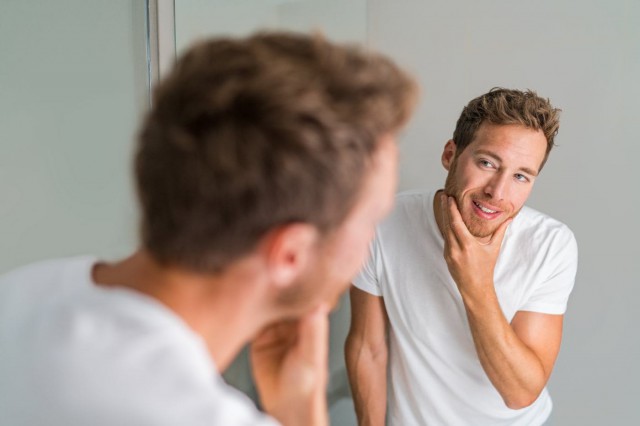 De ce unor bărbați nu le crește barba deasă?