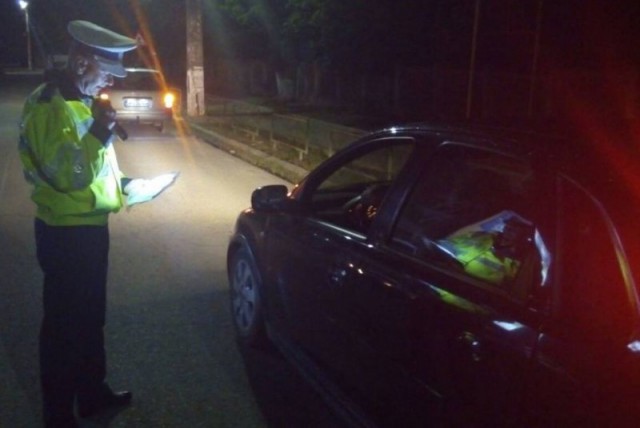 URMĂRIT în TRAFIC de polițiști, după ce NU a oprit la SEMNAL