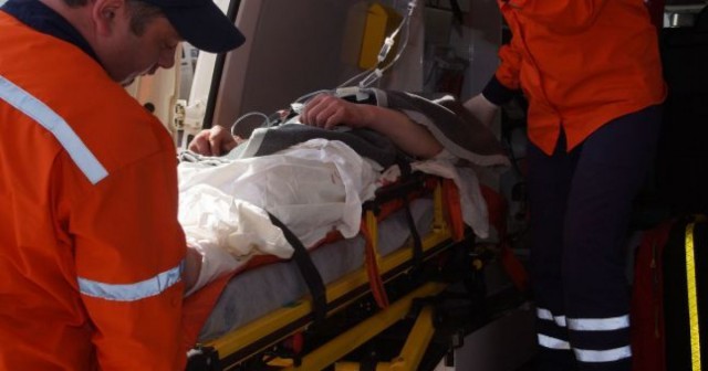 SCANDAL SÂNGEROS, între doi tineri, la Năvodari. Unul a fost ÎNJUNGHIAT în ABDOMEN