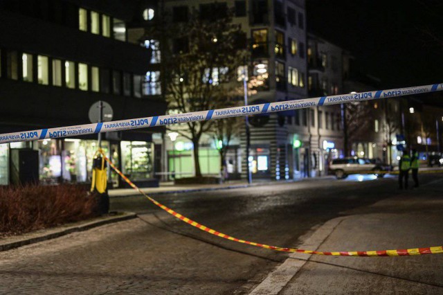 Poliţia suedeză a efectuat o descindere la un apartament în urma unui atac posibil terorist cu cuţitul