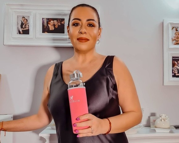 Acuzată că și-a trucat picioarele, Oana Roman ripostează cu încă un minijup
