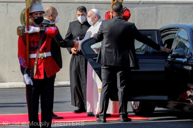 Papa Francisc foloseşte o maşină blindată pentru deplasările sale în Irak