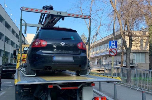 Primăria CONSTANȚA a ridicat MAȘINILE parcate pe locurile destinate persoanelor cu DIZABILITĂȚI