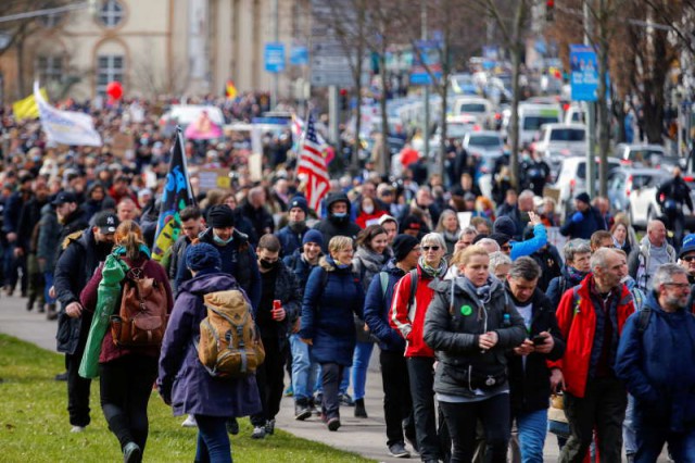 Germania: Protestele împotriva restricţiilor au degenerat în violenţe în oraşul Kassel
