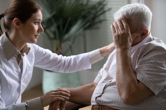 OMS: Numărul persoanelor afectate de demenţă va creşte cu 40%
