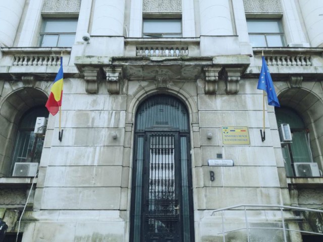 Ministerele Muncii şi Educaţiei lansează un parteneriat pentru şcolarizarea şomerilor fără studii