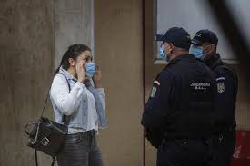 În SECȚIA de POLIȚIE, se intră fără MASCĂ, în plină PANDEMIE