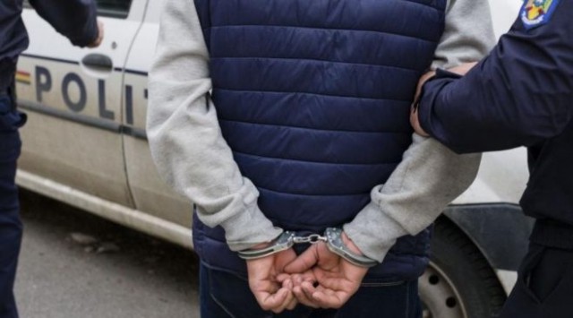 CONDAMNAT la 5 ani de ÎNCHISOARE după ce și-a OMORÂT vecinul cu TOPORUL