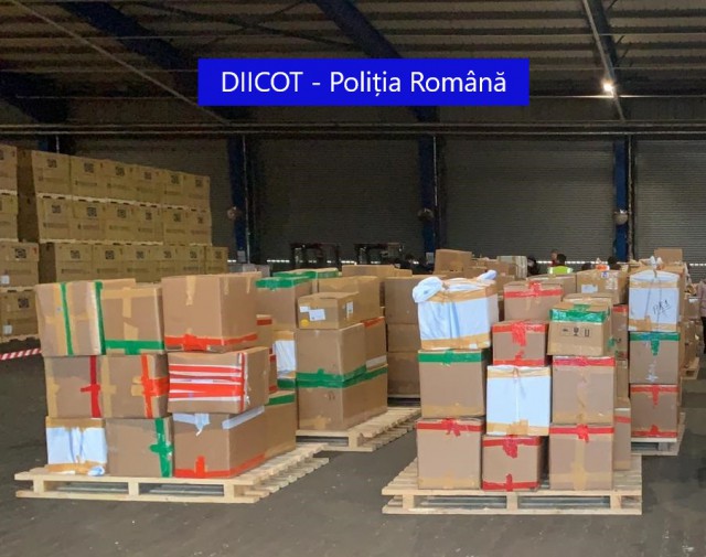 Anchetă DIICOT în Portul Constanța: CONTAINER PLIN cu PARFUMURI CONTRAFĂCUTE