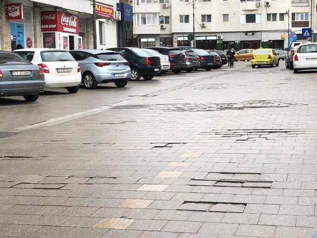PAVAJELE din zona PENINSULARĂ se DEGRADEAZĂ pe zi ce trece! VIDEO