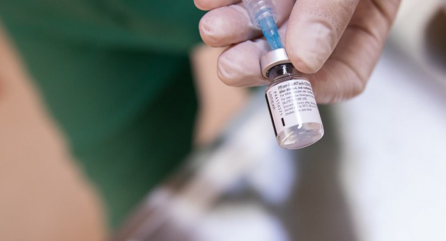 Pfizer cere FDA să autorizeze păstrarea vaccinului său la temperatura obișnuită a frigiderului