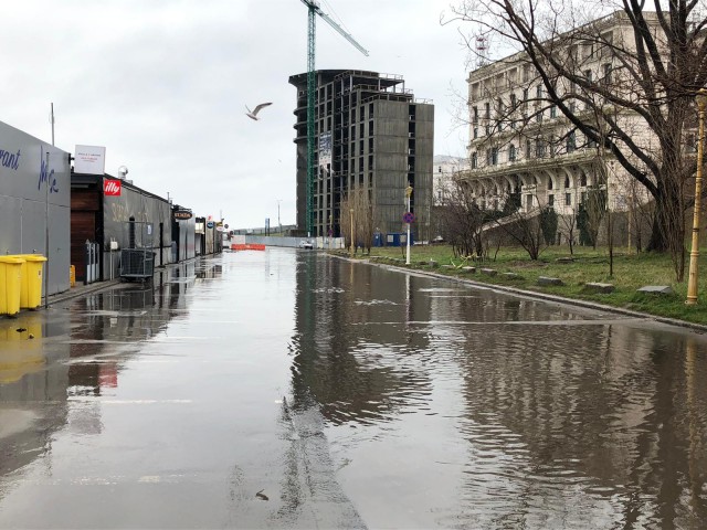 Cum PLOUĂ, Portul TOMIS devine, din nou, mica VENEȚIE! Video