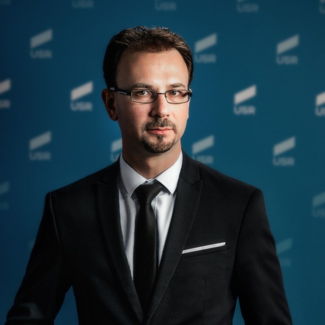 Deputatul USR PLUS Mihai Poliţeanu - confirmat cu COVID-19, în urma a două teste rapide