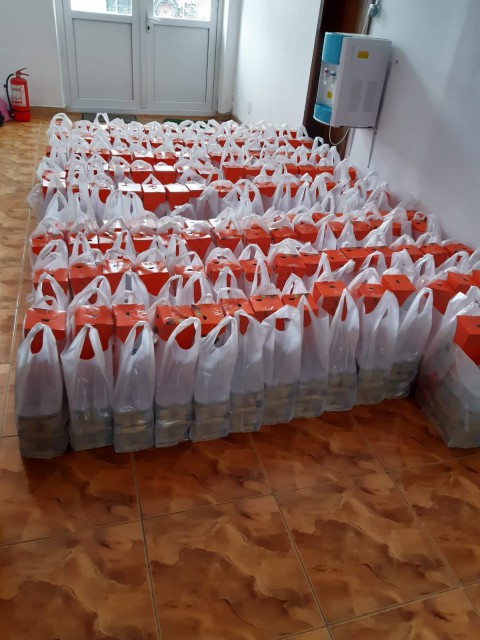 Produse alimentare, donate familiilor din Hârşova aflate în dificultate