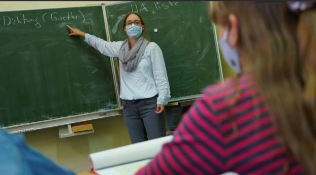 Coronavirus: Trei profesori din Austria au fost demişi după ce au refuzat să poarte măşti anti-COVID-19