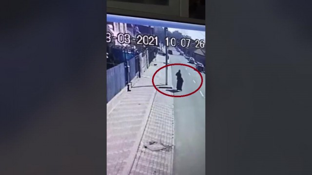 ATENȚIE! Hoții au început să FURE acum și TOMBEROANELE de gunoi! Video