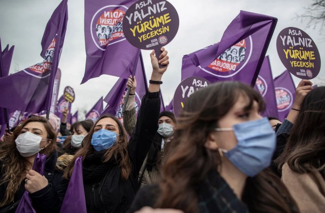 Turcia: Proteste împotriva retragerii din Convenţia de la Istanbul