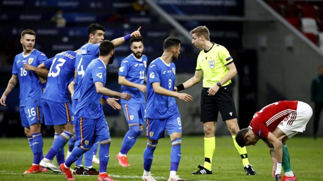 Cornel Dinu îl distruge pe arbitrul partidei România U21 – Ungaria U21