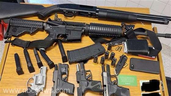 SUA: Un bărbat cu şase arme de foc asupra sa a fost arestat într-un supermarket din oraşul Atlanta