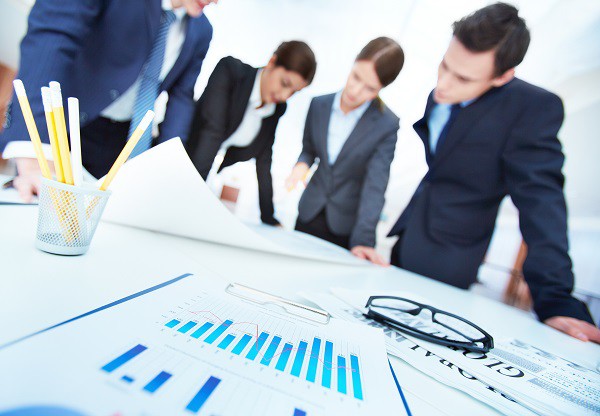 Aproape jumătate dintre liderii în afaceri din lume anticipează pentru 2022 revenirea la normal
