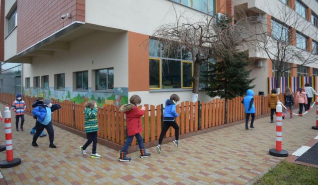 Luni încep înscrierile pentru clasa pregătitoare 2021. Lista documentelor de care au nevoie părinţii