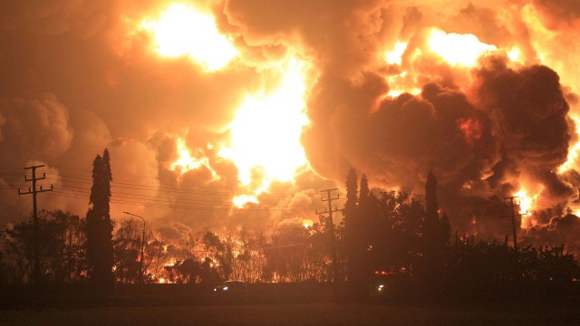 Explozie urmată de incendiu la o rafinărie din Indonezia: 20 de răniţi