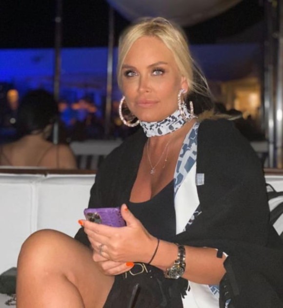 Mașina Vicăi Blochina, lovită de o basculantă: „S-a urcat pe mine efectiv“