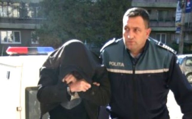 Un bărbat a fost PRINS de polițiștii constănțeni după ce i-a SUSTRAS 2.700 de lei unui VÂRSTNIC