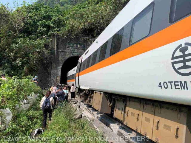 Cel puţin 36 de morţi şi zeci de răniţi în urma deraierii unui tren în Taiwan