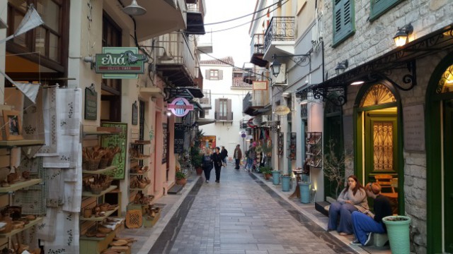 Coronavirus: Grecia va redeschide magazinele în pofida deceselor şi contaminărilor numeroase