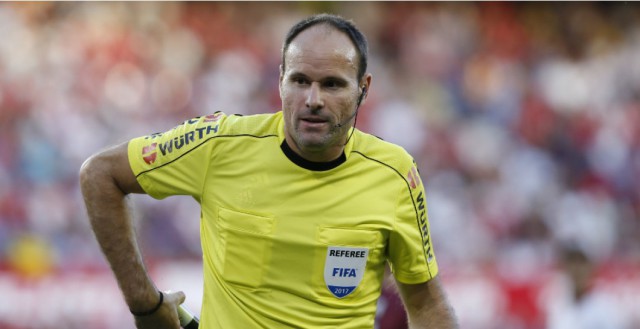 Se introduce cartonașul roz în fotbal - La ce competiție va fi folosit în premieră 