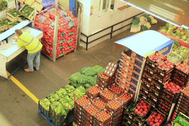 Amenzi de 120.000 lei în depozite de fructe şi legume provenite din ţări terţe sau ale UE