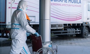 OMS: Numărul deceselor asociate COVID-19 este în creştere