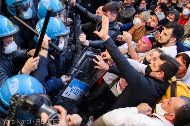 Italia: Proteste violente în faţa parlamentului de la Roma împotriva restricţiilor antiepidemice