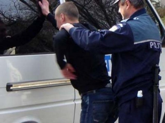 CONDAMNAT după ce a LOVIT cu CAPUL în GURĂ un POLIȚIST care voia să îl IMOBILIZEZE