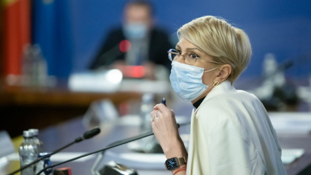 Cum vor fi convinși românii să nu mai cumuleze pensia și salariul? Raluca Turcan: La privat nu poți să interzici cumularea
